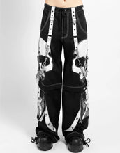 Load image into Gallery viewer, model showing front of pants