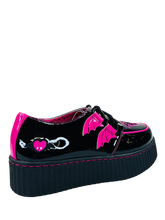 Load image into Gallery viewer, back of shoe on display