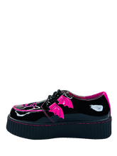 Load image into Gallery viewer, side of shoe on display