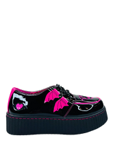 Load image into Gallery viewer, side of shoe on display