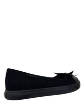 Load image into Gallery viewer, back of shoe on display