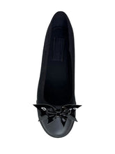 Load image into Gallery viewer, top of shoe on display