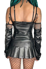 Load image into Gallery viewer, model showing back of cincher