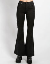 Load image into Gallery viewer, model showing front of pants