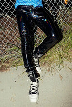 Load image into Gallery viewer, model showing front of pants