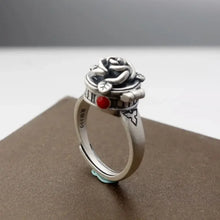 Load image into Gallery viewer, ring on display