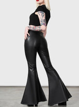 Load image into Gallery viewer, model showing back of pants