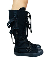 Load image into Gallery viewer, model showing side of shoes