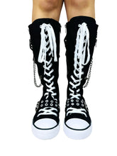 Load image into Gallery viewer, model showing front of shoes