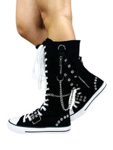 Load image into Gallery viewer, model showing front of shoes