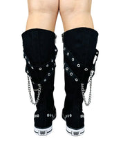 Load image into Gallery viewer, model showing back of shoes