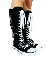 Load image into Gallery viewer, model showing front of shoes