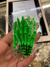 Load image into Gallery viewer, model holding hair clips