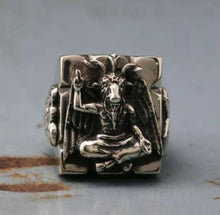 Load image into Gallery viewer, ring on display