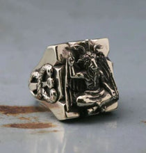 Load image into Gallery viewer, ring on display