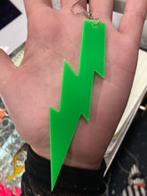 Load image into Gallery viewer, model holding earring