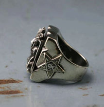 Load image into Gallery viewer, ring on display