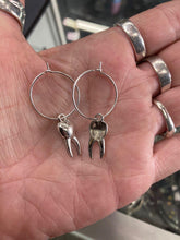 Load image into Gallery viewer, model holding earrings
