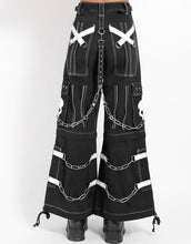 Load image into Gallery viewer, model showing back of pants