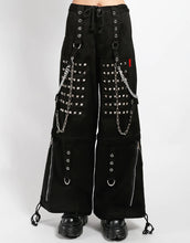 Load image into Gallery viewer, model showing front of pants