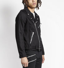 Load image into Gallery viewer, model showing side of jacket