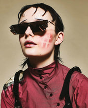 Load image into Gallery viewer, model wearing glasses