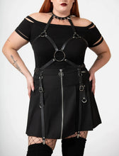 Load image into Gallery viewer, model showing front of harness