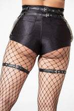 Load image into Gallery viewer, model showing back of harness