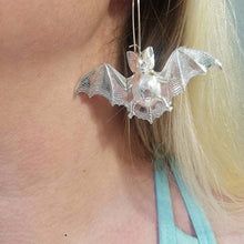 Load image into Gallery viewer, model wearing earring