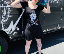 Load image into Gallery viewer, model wearing dress