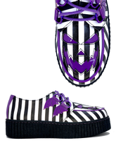 Load image into Gallery viewer, top and side of shoe