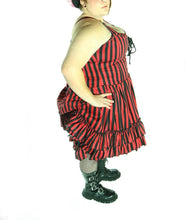 Load image into Gallery viewer, model showing side of dress