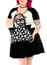 Load image into Gallery viewer, model holding bag