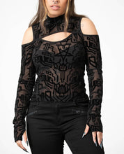 Load image into Gallery viewer, model showing front of top