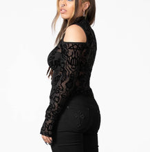 Load image into Gallery viewer, model showing side of top