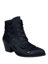 Load image into Gallery viewer, side of boot on display