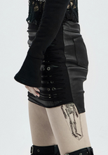 Load image into Gallery viewer, model showing side of skirt