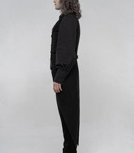 Load image into Gallery viewer, model showing side of vest