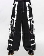 Load image into Gallery viewer, model showing front of pants