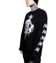 Load image into Gallery viewer, model showing side of shirt