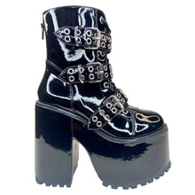 Load image into Gallery viewer, side of boot on display