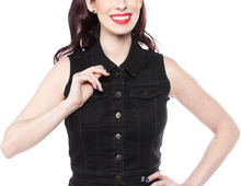 Load image into Gallery viewer, model showing front of vest