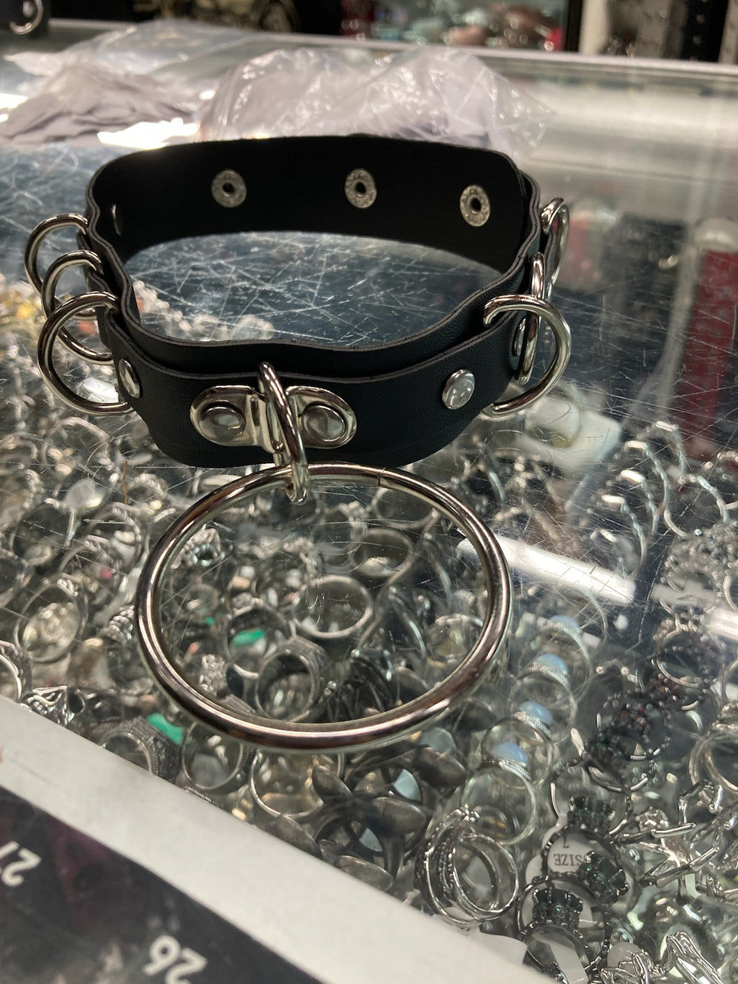 choker on display