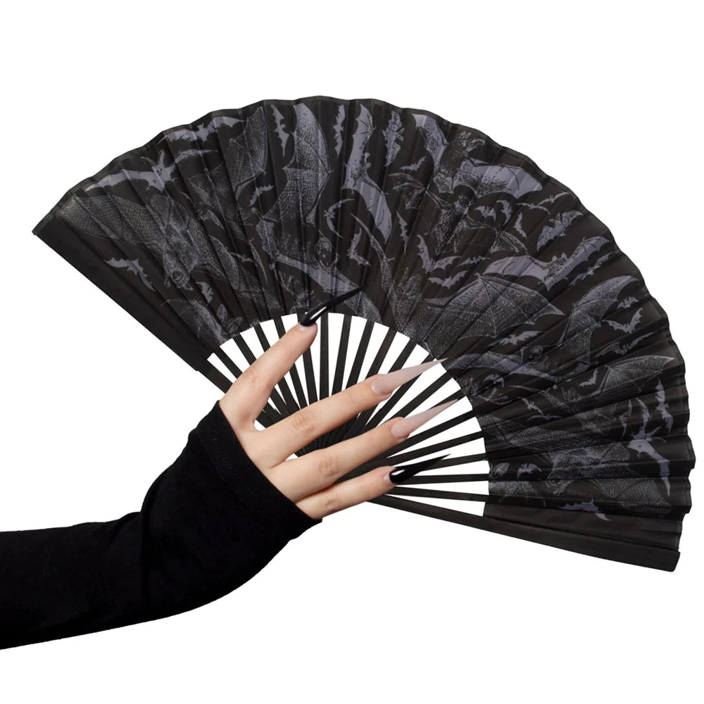 model holding fan