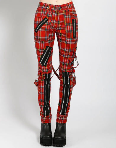 model showing front of pants