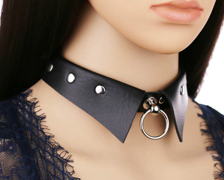 collar on model